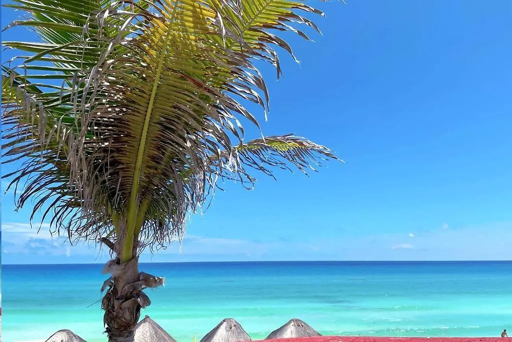 Cancun Studio - Steps To Beach And Water Fun Apartment