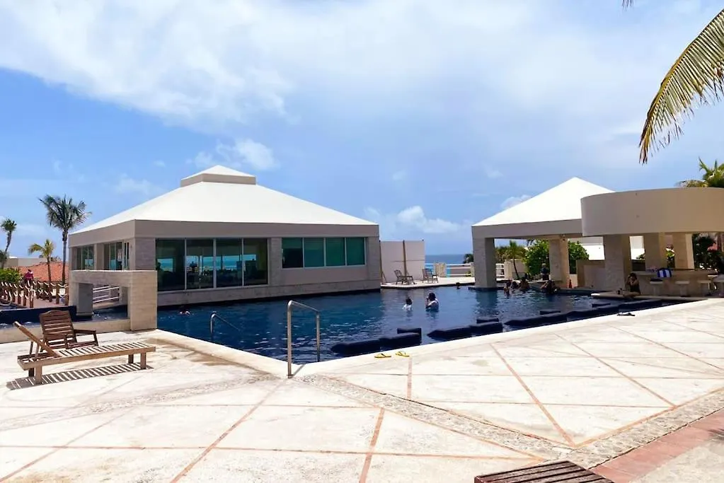Cancun Studio - Steps To Beach And Water Fun Apartment