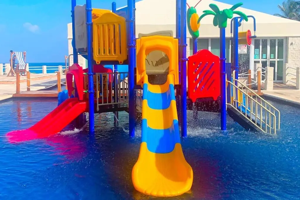 Cancun Studio - Steps To Beach And Water Fun