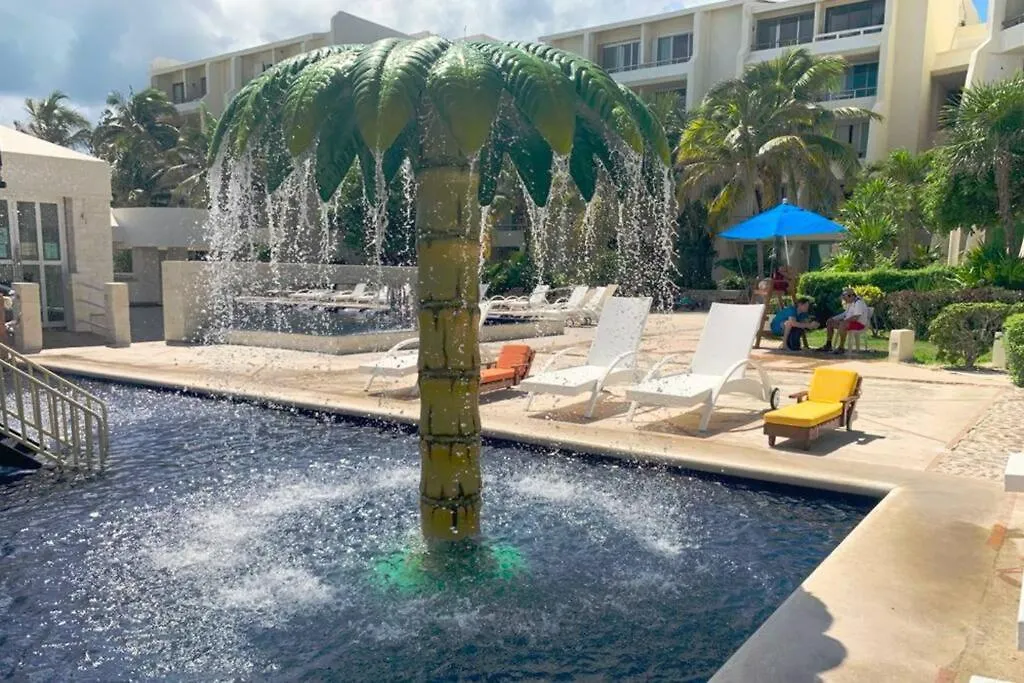 Cancun Studio - Steps To Beach And Water Fun Apartment