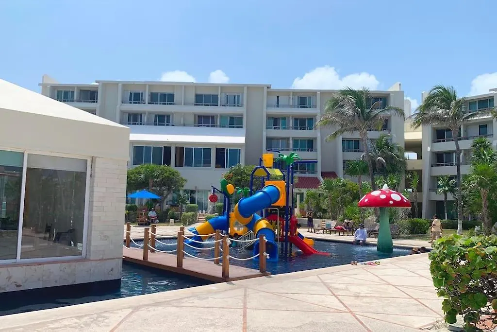 Cancun Studio - Steps To Beach And Water Fun Apartment