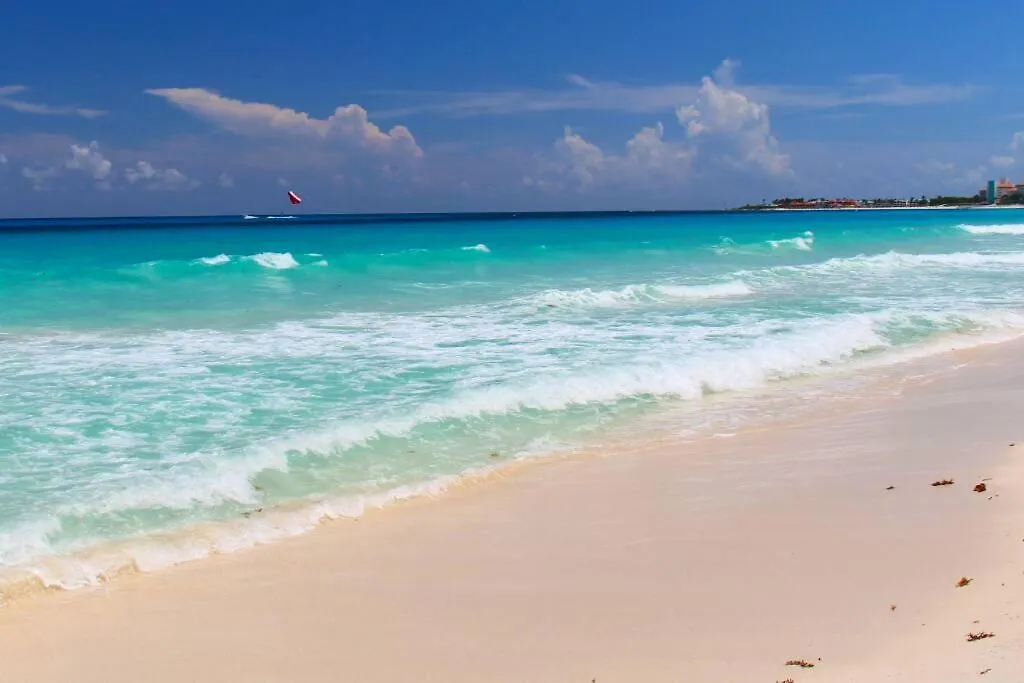 Cancun Studio - Steps To Beach And Water Fun Apartment