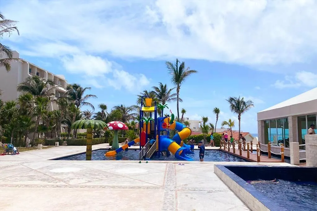 Cancun Studio - Steps To Beach And Water Fun