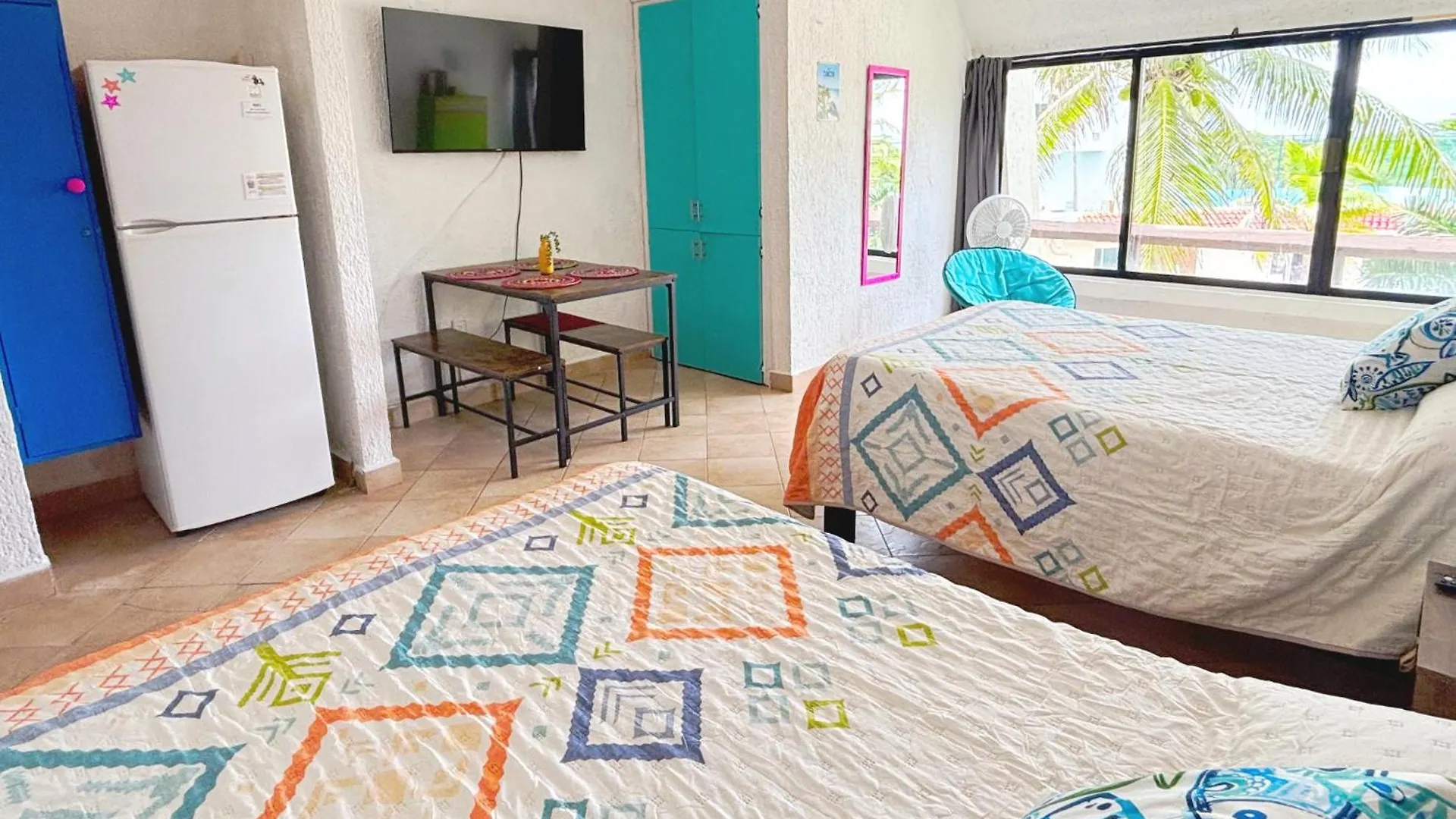 Cancun Studio - Steps To Beach And Water Fun Apartment