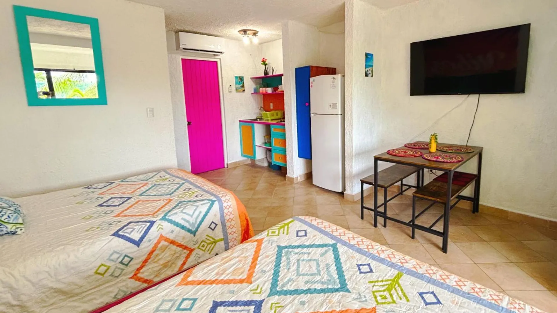 Cancun Studio - Steps To Beach And Water Fun Apartment