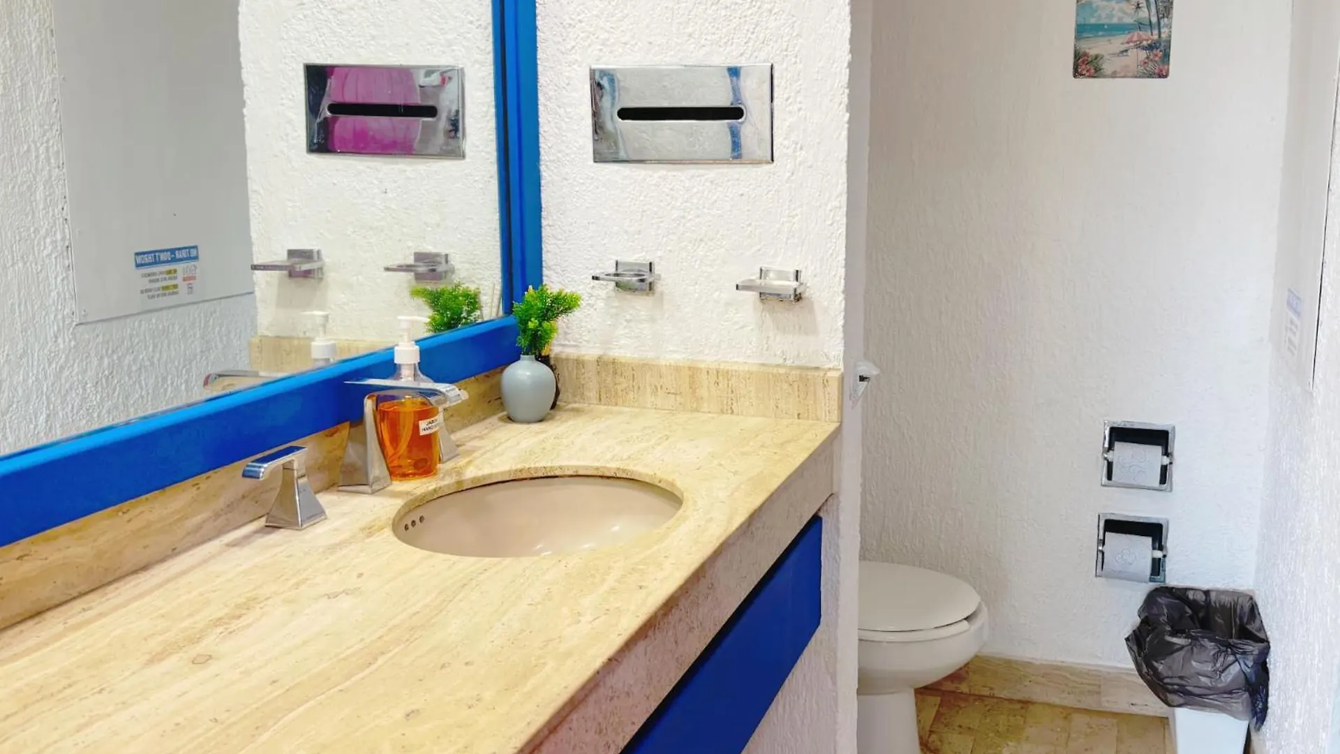 Cancun Studio - Steps To Beach And Water Fun Apartment